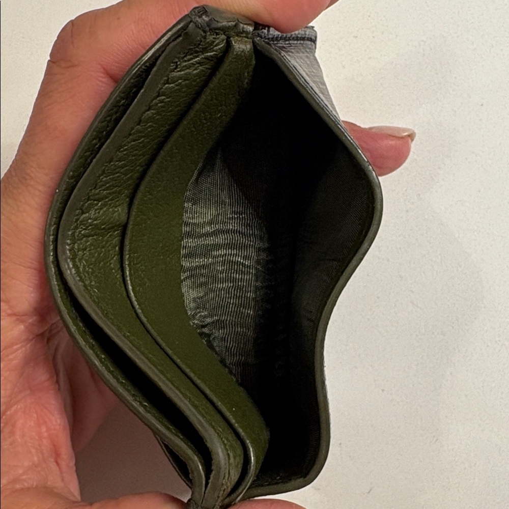 💯 authentic Gucci Olive Leather GG Supreme Monogram Bi-Color Card Holder Black - Picture 8 of 12